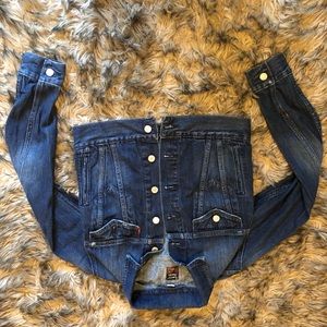 Levi Jean jacket cropped. Size medium.